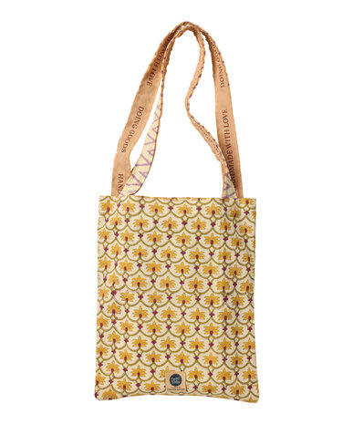 Doing Goods Dani Single Throw in Tote Bag - 220 x 140 cm Doing Goods Dani Single Throw in Tote Bag - 220 x 140 cm