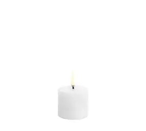 Uyuni LED Pillar candle 5x4,5 cm - Nordic White Uyuni LED Pillar candle 5x4,5 cm - Nordic White