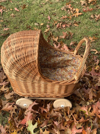 Rieten poppenwagen retro little flowers Rieten poppenwagen retro little flowers