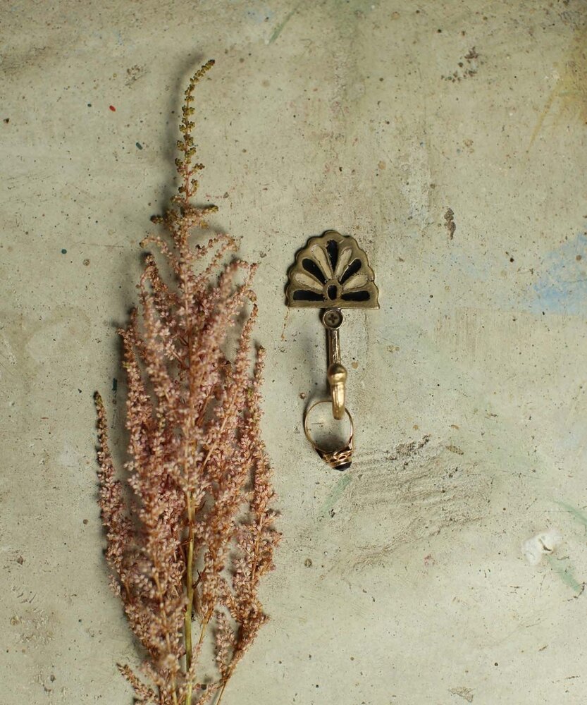 Doing Goods Rosie Roset Hook