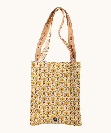 Doing Goods Dani Double Throw in Tote Bag  - 240 x 280 cm Doing Goods Dani Double Throw in Tote Bag  - 240 x 280 cm