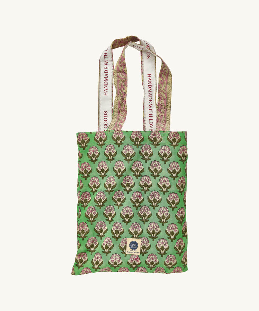 Doing Goods Emma Single Throw in Tote Bag - 220 x 140 cm Doing Goods Emma Single Throw in Tote Bag - 220 x 140 cm