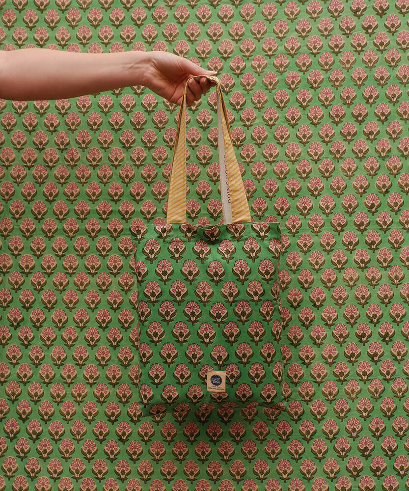 Doing Goods Emma Single Throw in Tote Bag - 220 x 140 cm Doing Goods Emma Single Throw in Tote Bag - 220 x 140 cm