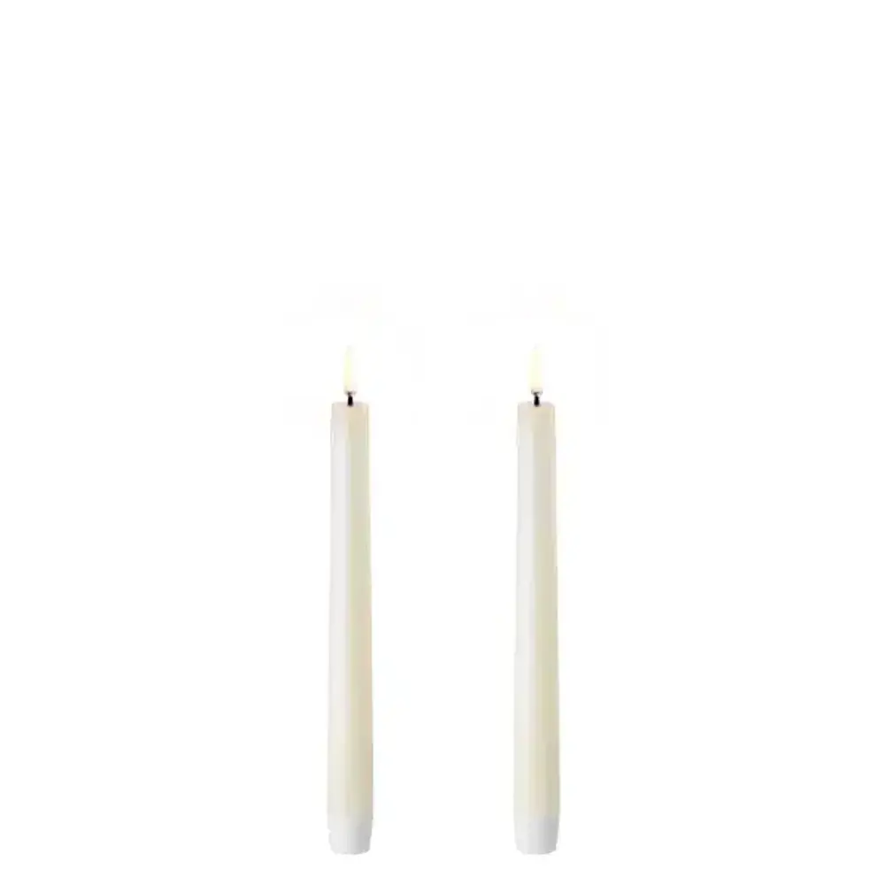 Uyuni LED taper candle 2,3x20 cm, Smooth, 2-pack Ivory Uyuni LED taper candle 2,3x20 cm, Smooth, 2-pack Ivory
