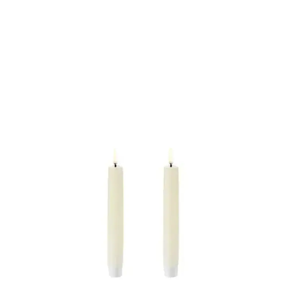 Uyuni LED taper candle 2,3x15 cm, Smooth, 2-pack Ivory Uyuni LED taper candle 2,3x15 cm, Smooth, 2-pack Ivory