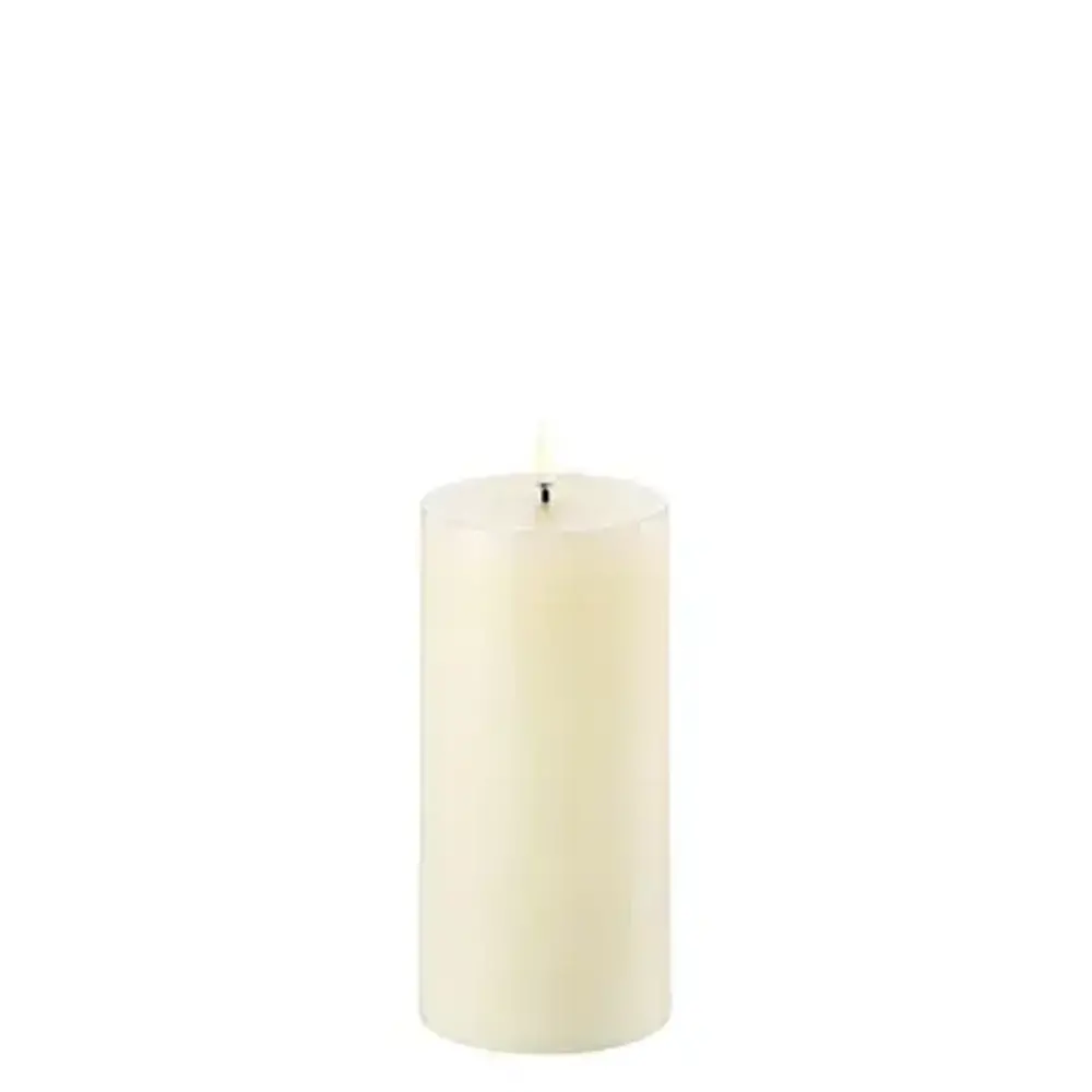 Uyuni LED pillar candle Smooth - 7,8x15 cm - Ivory