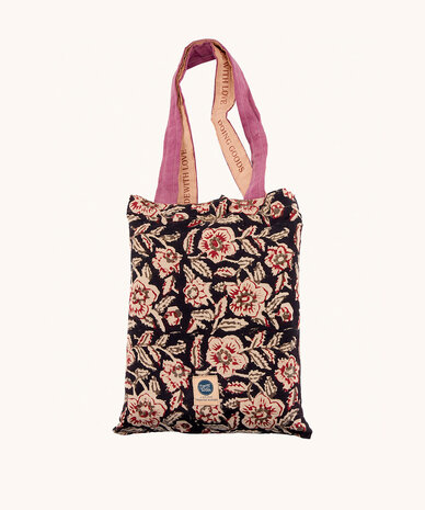 Doing Goods Maggie Horse Double Throw in Tote Bag - 240 x 280 cm Doing Goods Maggie Horse Double Throw in Tote Bag - 240 x 280 cm