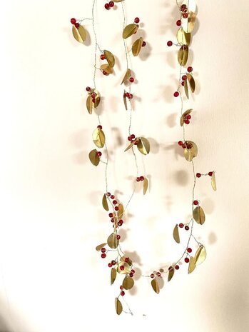 de Weldaad Garland Leaf and Red Berries de Weldaad Garland Leaf and Red Berries