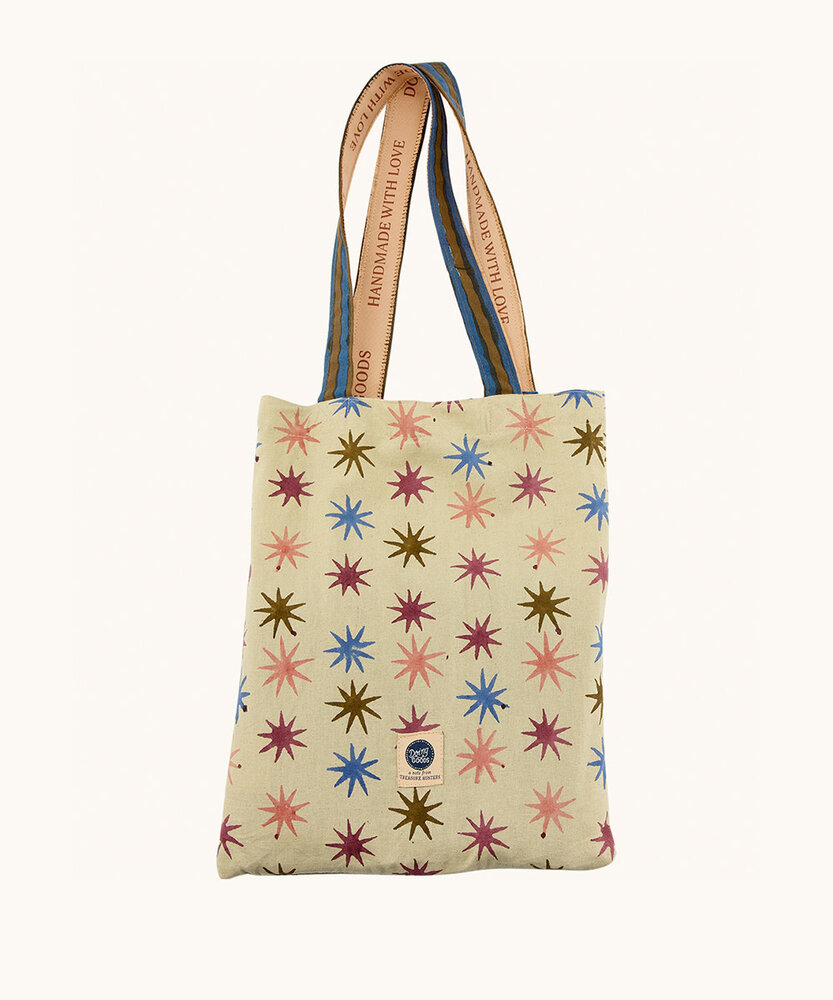 Doing Goods Noa Star Single Throw in Tote Bag - 220x 140 cm Doing Goods Noa Star Single Throw in Tote Bag - 220x 140 cm