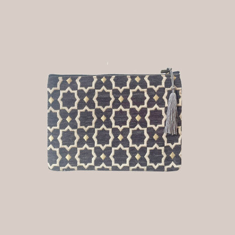 By Nyka Etui Nia By Nyka Etui Nia