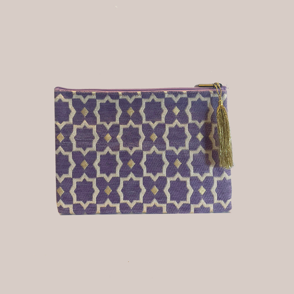 By Nyka Etui Nia By Nyka Etui Nia