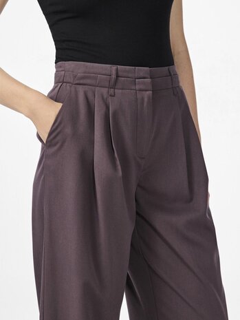 Y.A.S Remuna HMW Pant - Raisin Y.A.S Remuna HMW Pant - Raisin