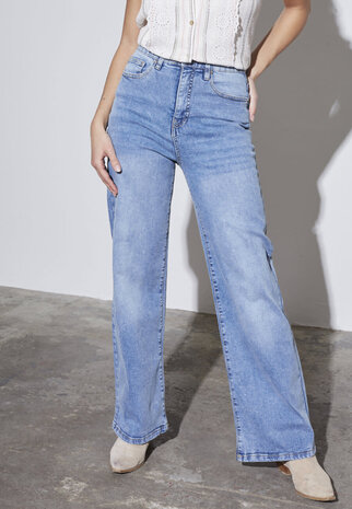 SistersPoint Owi Wide Jeans – Medium Blue Wash