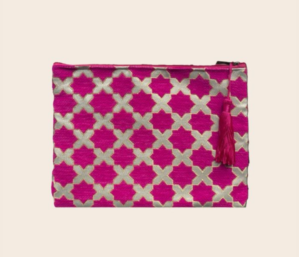 By Nyka Etui Lois By Nyka Etui Lois