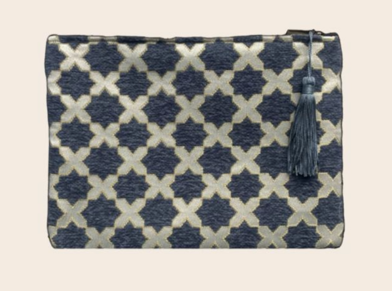 By Nyka Etui Lois By Nyka Etui Lois