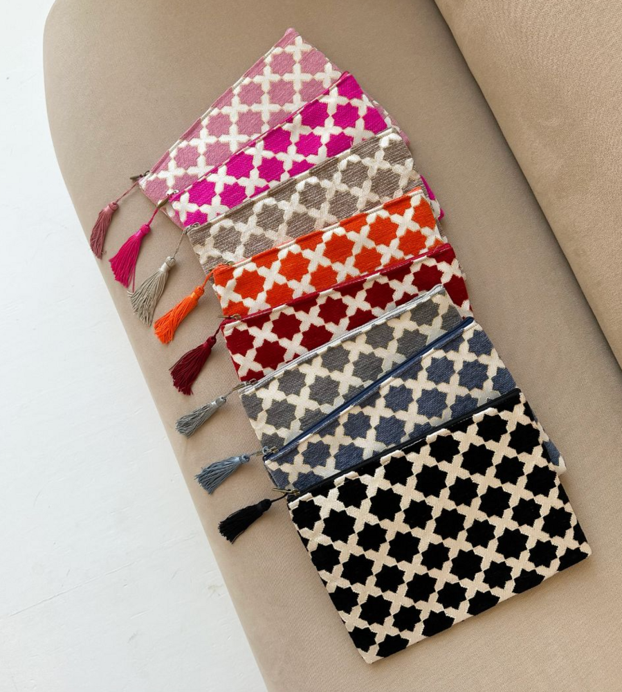 By Nyka Etui Lois By Nyka Etui Lois