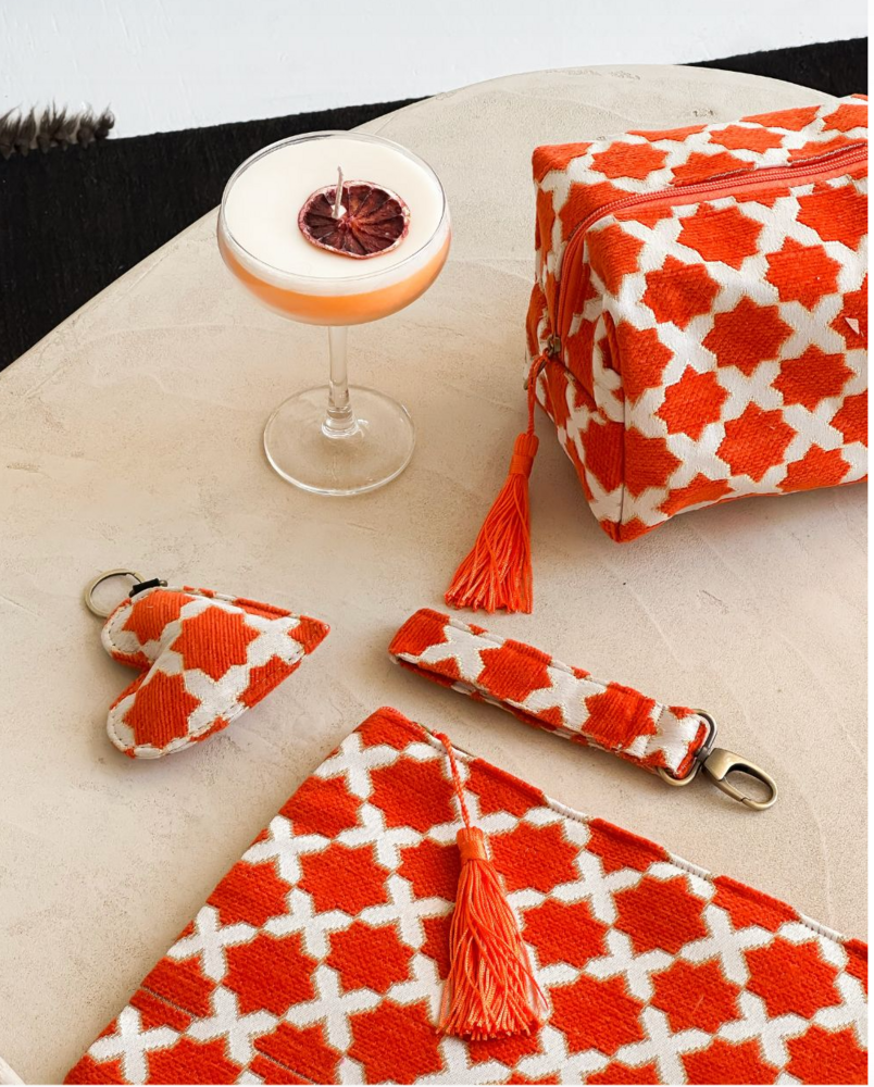 By Nyka Etui Lois By Nyka Etui Lois