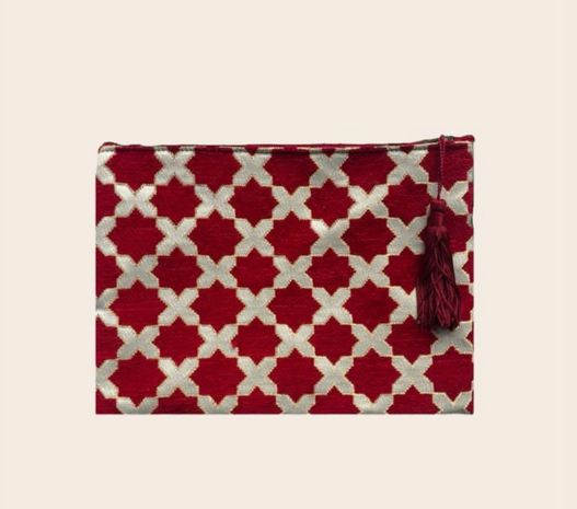 By Nyka Etui Lois By Nyka Etui Lois