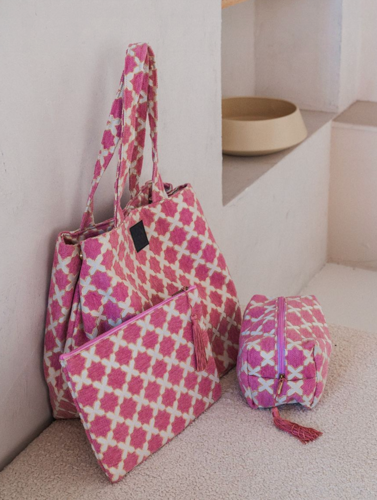 By Nyka Etui Lois By Nyka Etui Lois