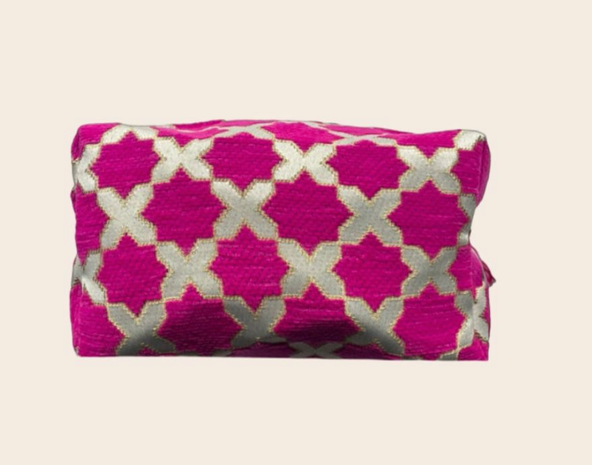 By Nyka Toilettas Lynn By Nyka Toilettas Lynn