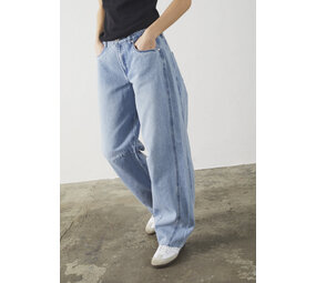 SistersPoint Filia Jeans – Light Blue Wash SistersPoint Filia Jeans – Light Blue Wash