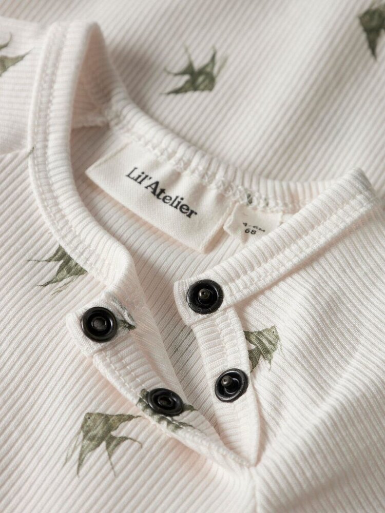 Lil' Atelier Lavo Eni SS Slim Body - Coconut Milk Fish Lil' Atelier Lavo Eni SS Slim Body - Coconut Milk Fish