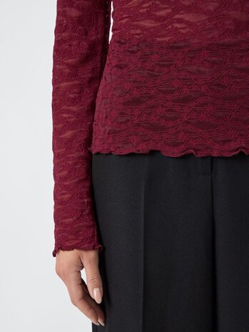 Y.A.S Cara LS LACE Top – Tibetan Red