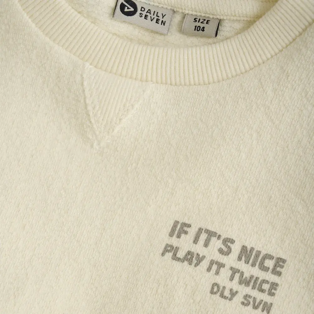 Daily7 T-shirt Longsleeve Backprint – Off White