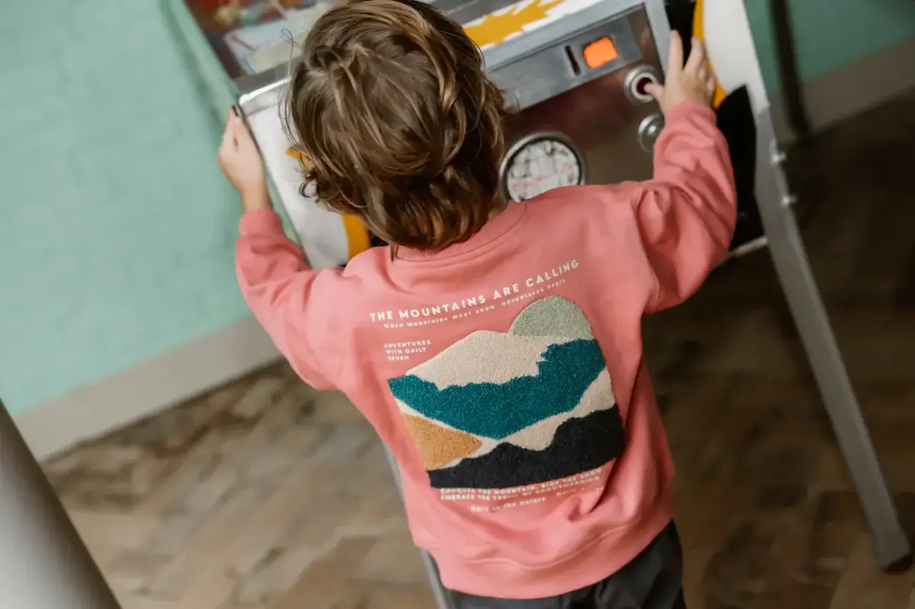 Daily7 Oversized Sweater Backprint – Coral Clay