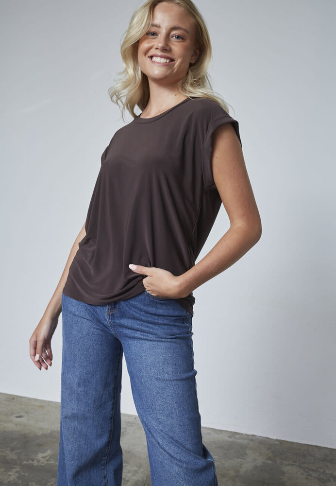 SistersPoint Low Shirt - Dark Chocolate