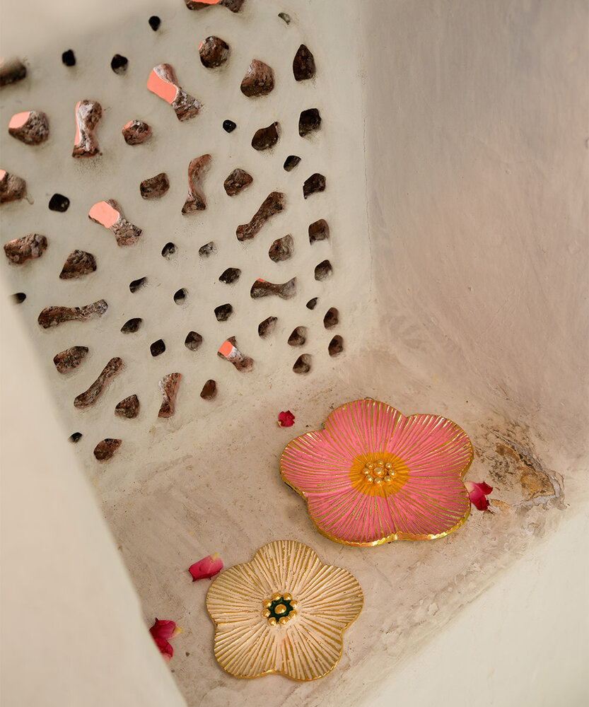 Doing Goods Faye Flower Plate Pink - Large