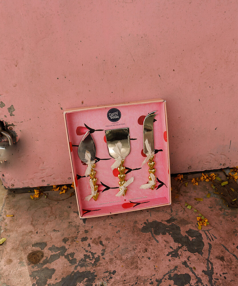 Doing Goods Holly Heart Cheese Set in Giftbox