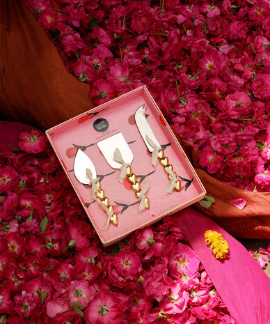 Doing Goods Holly Heart Cheese Set in Giftbox