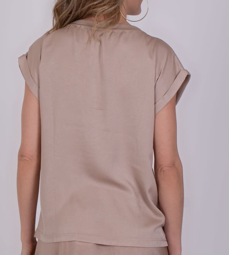 The Clothed Top Troje - Perfectly Pale