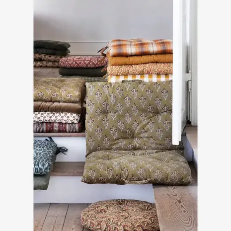 Madam Stoltz Round cotton chair pad - Olive, sand old rose, mustard