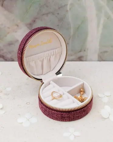 Maison Scarlett Sieradendoosje Yvonne - Linnen Bordeaux