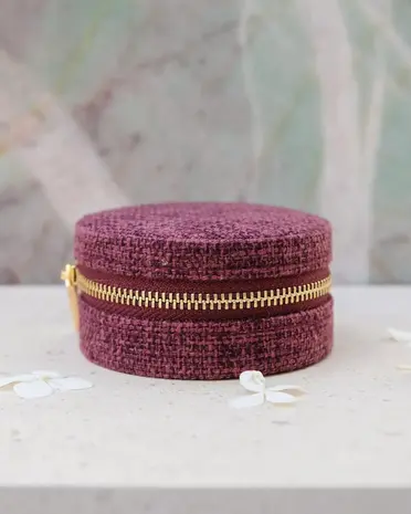 Maison Scarlett Sieradendoosje Yvonne - Linnen Bordeaux