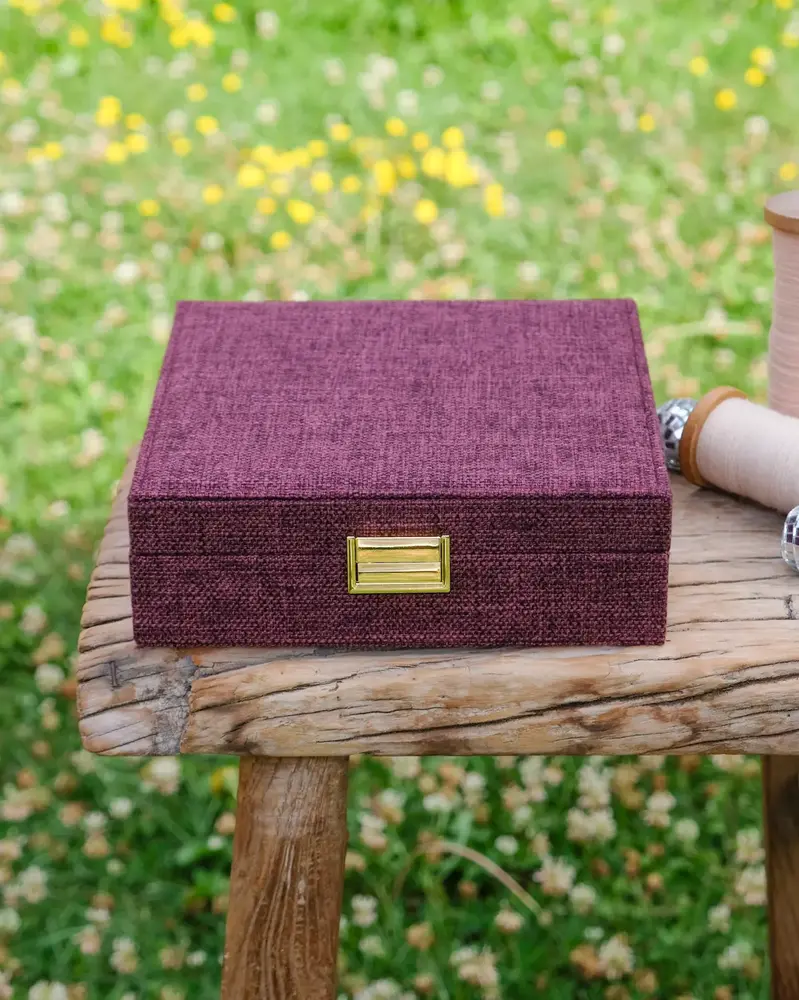 Maison Scarlett Sieradendoos Anne - Linnen Bordeaux