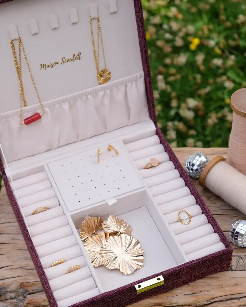 Maison Scarlett Sieradendoos Anne - Linnen Bordeaux