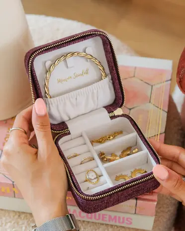 Maison Scarlett Sieradendoos Corinne - Linnen Bordeaux Maison Scarlett Sieradendoos Corinne - Linnen Bordeaux