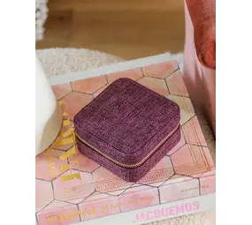 Maison Scarlett Sieradendoos Corinne - Linnen Bordeaux Maison Scarlett Sieradendoos Corinne - Linnen Bordeaux