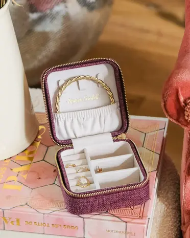 Maison Scarlett Sieradendoos Corinne - Linnen Bordeaux Maison Scarlett Sieradendoos Corinne - Linnen Bordeaux