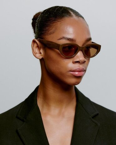 A.Kjaerbede Zonnebril Winnie – Chocolate