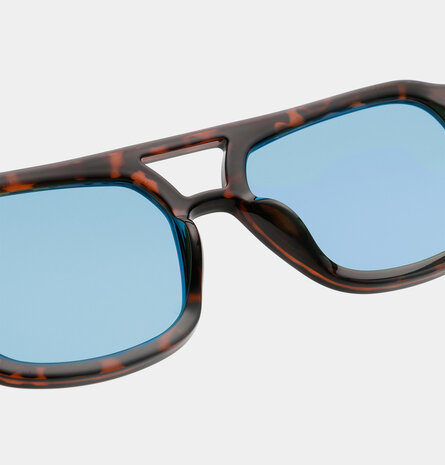 A.Kjaerbede Zonnebril Kaya - Demi Tortoise (Blue Lens)