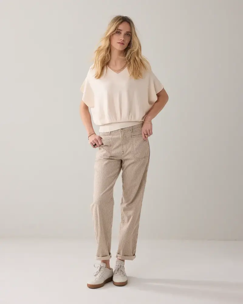 Summum Woman V-neck sweater Viscose blend knit - Ivory Summum Woman V-neck sweater Viscose blend knit - Ivory