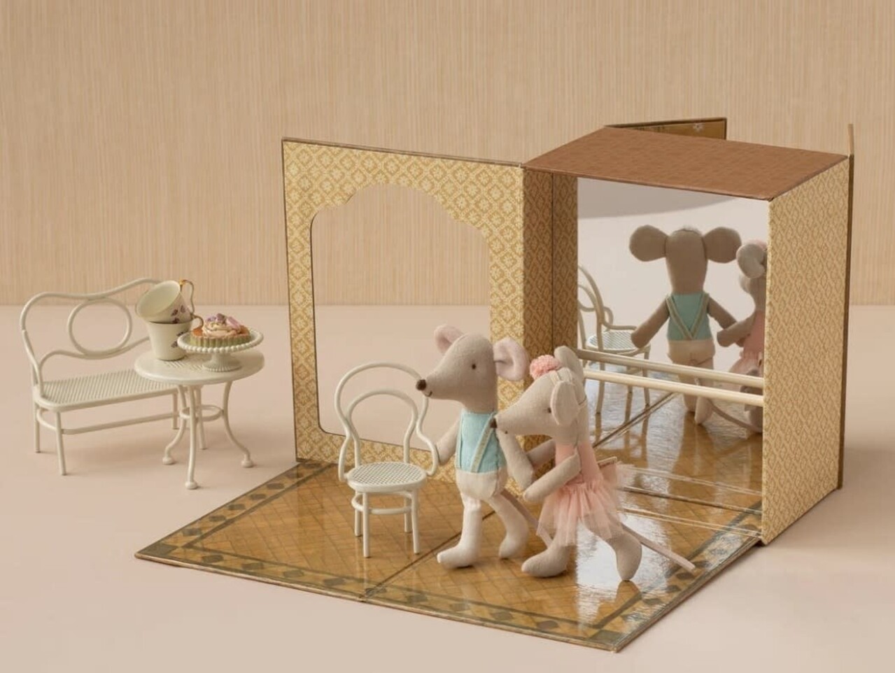 Maileg Ballet muis in dansstudio