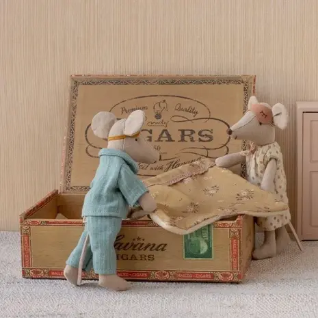 Maileg Mum & Dad mice in cigarbox