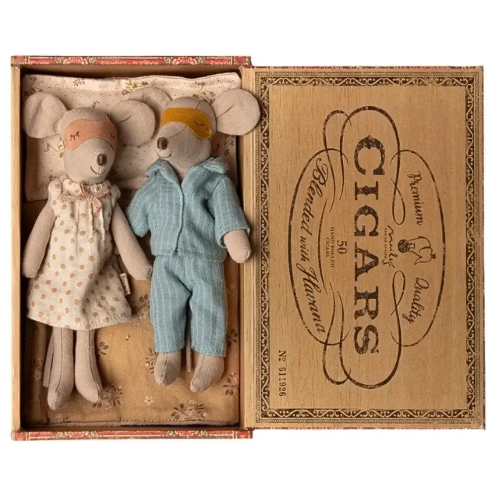 Maileg Mum & Dad mice in cigarbox