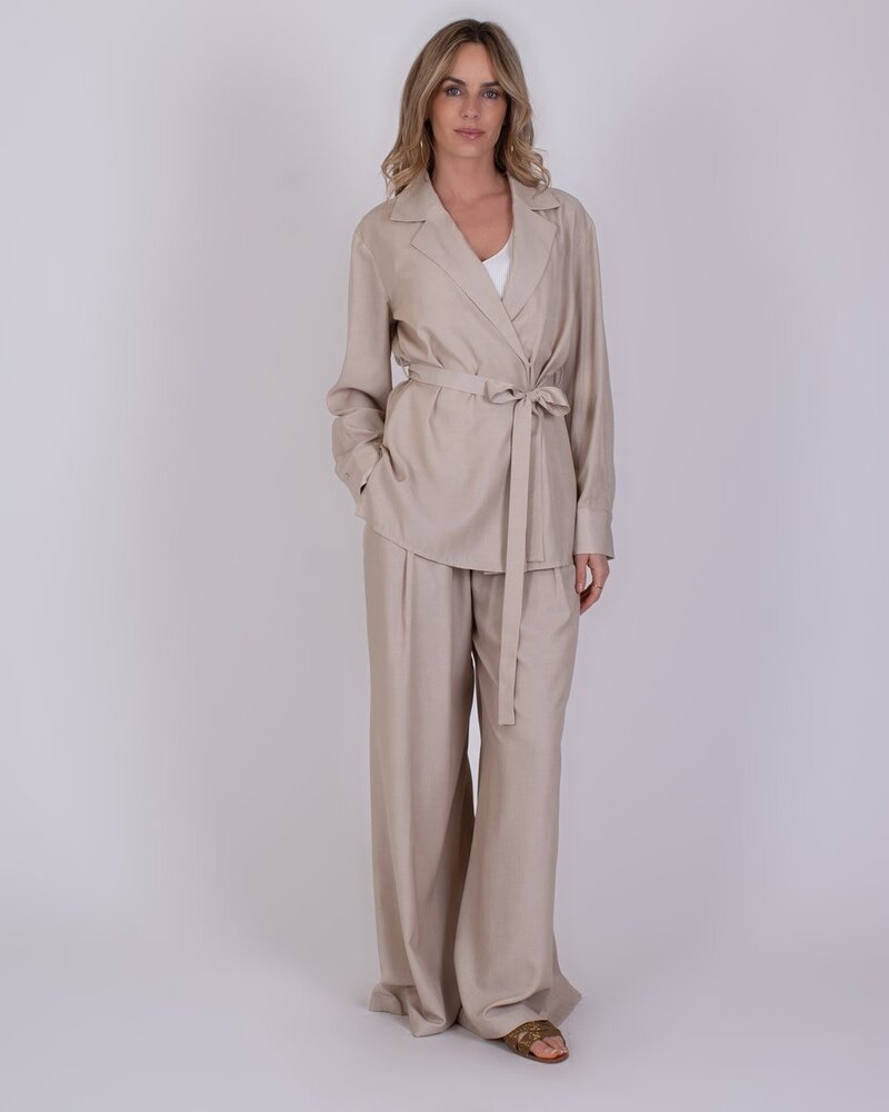 The Clothed Blouse Basra - Perfectly Pale