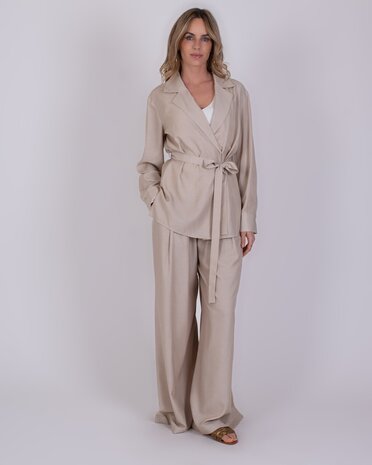 The Clothed Blouse Basra - Perfectly Pale